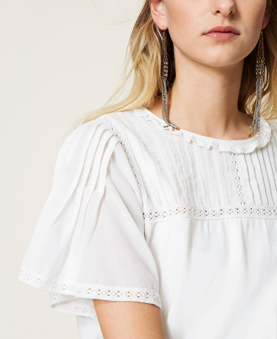 T-Shirt mit Makrameespitze