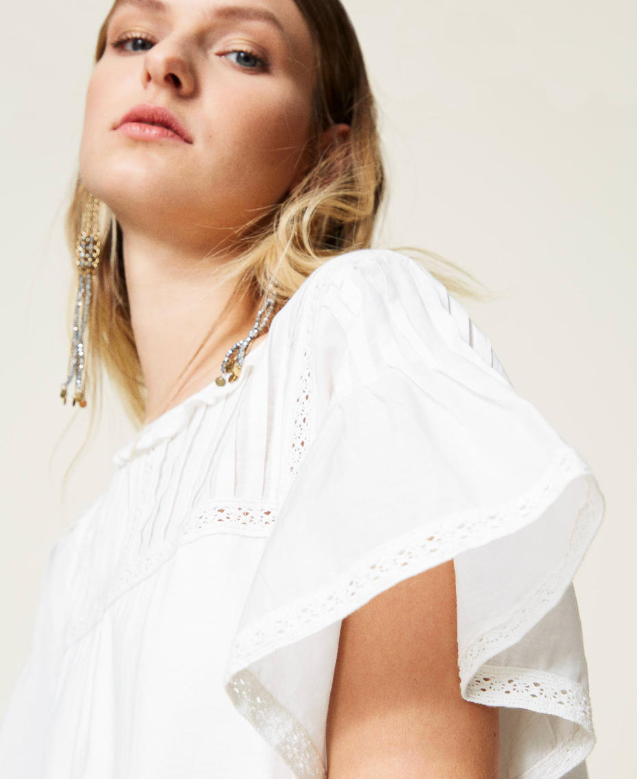 T-Shirt mit Makrameespitze