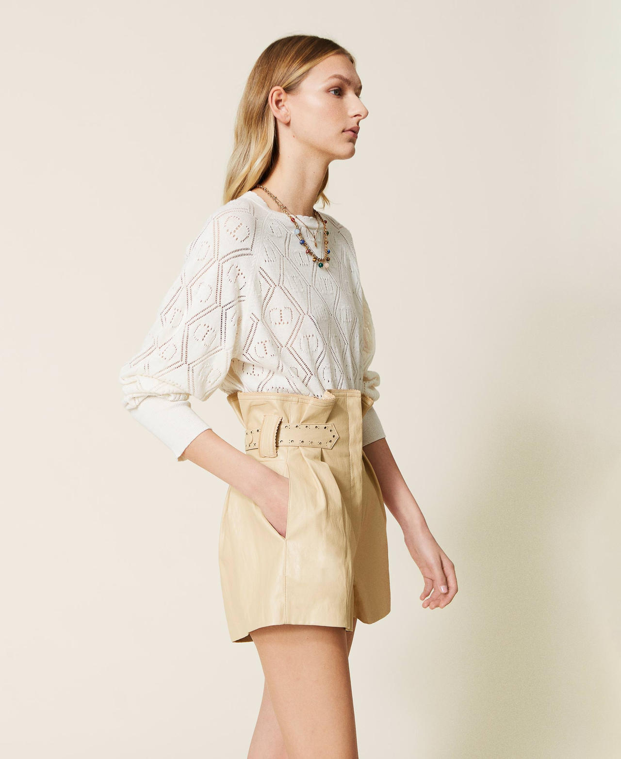 High waist shorts with belt