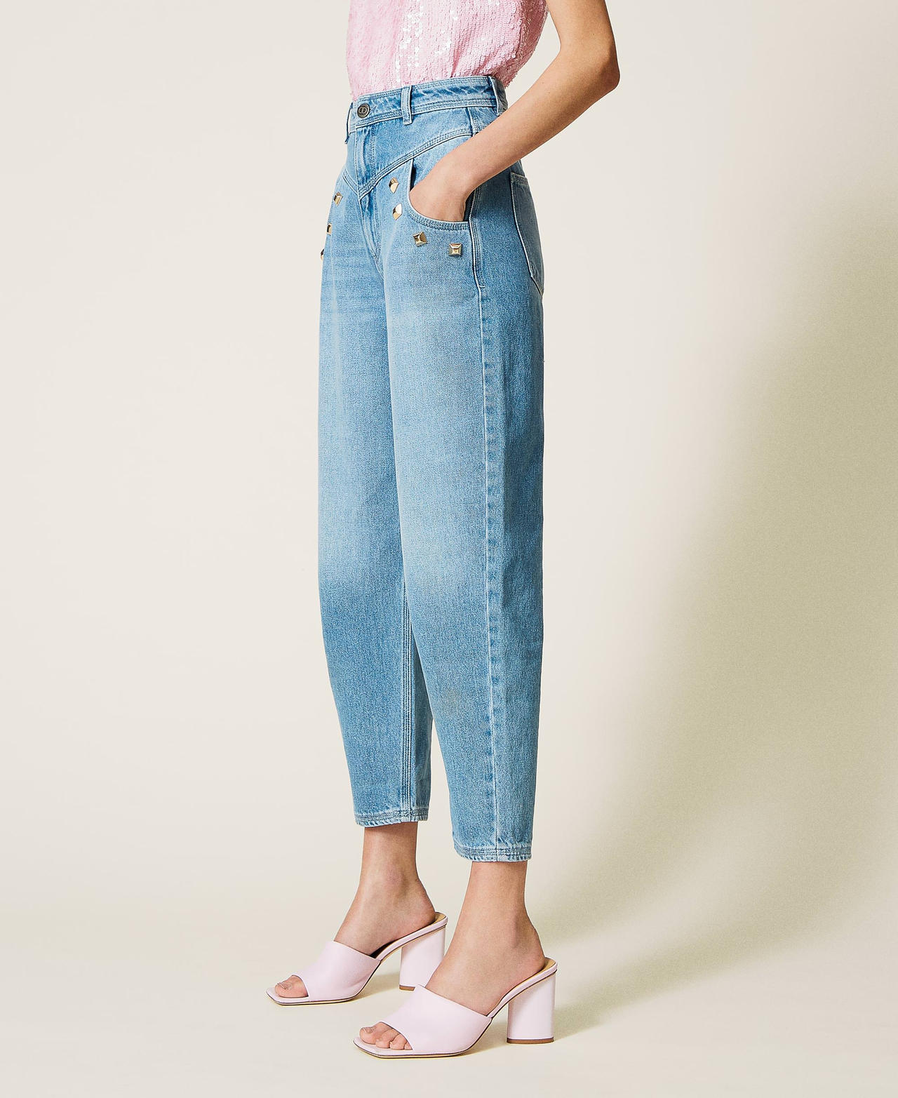 High-Waist-Jeans mit Nieten