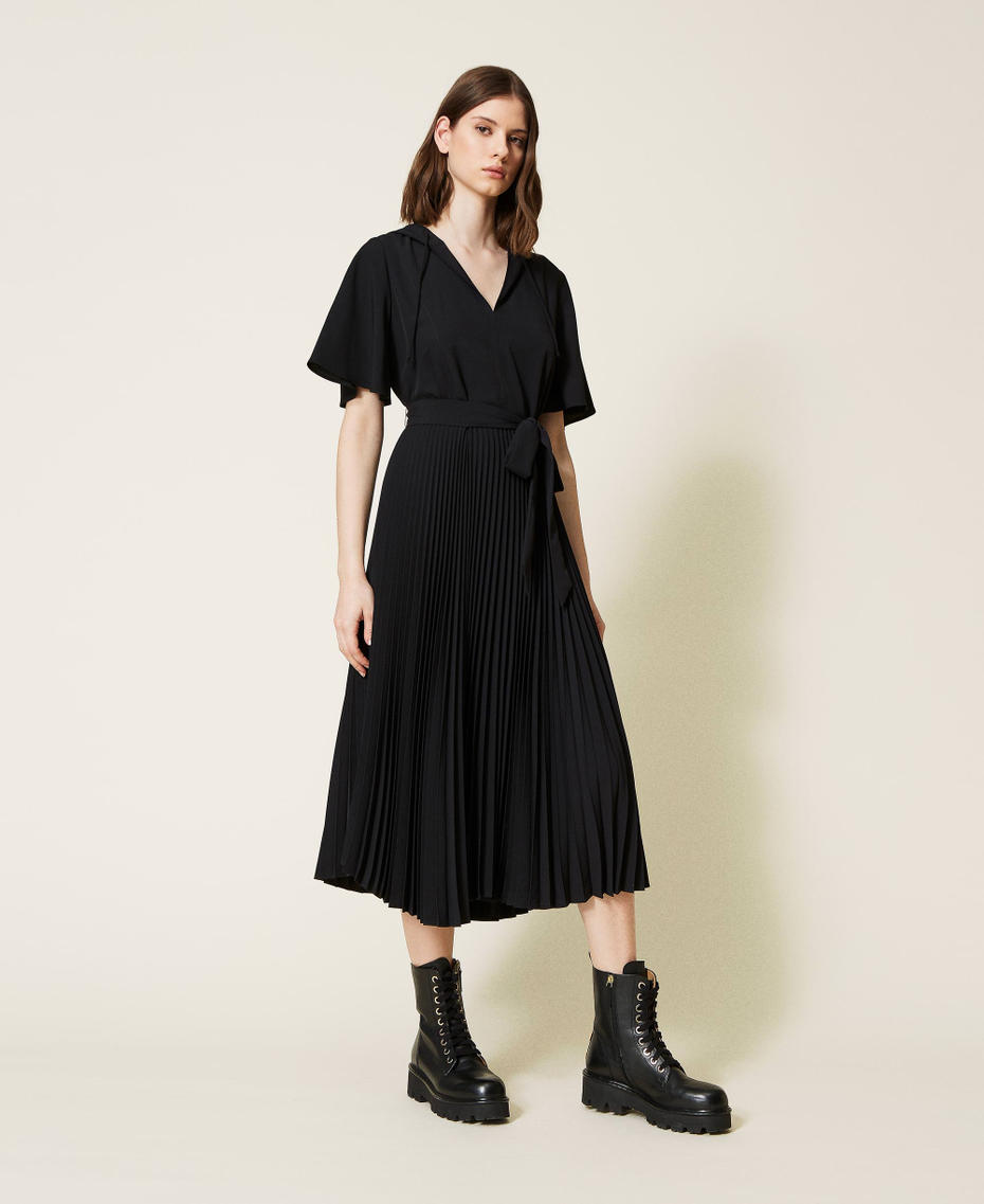 Kleid aus Cr&ecirc;pe de Chine mit Plissee