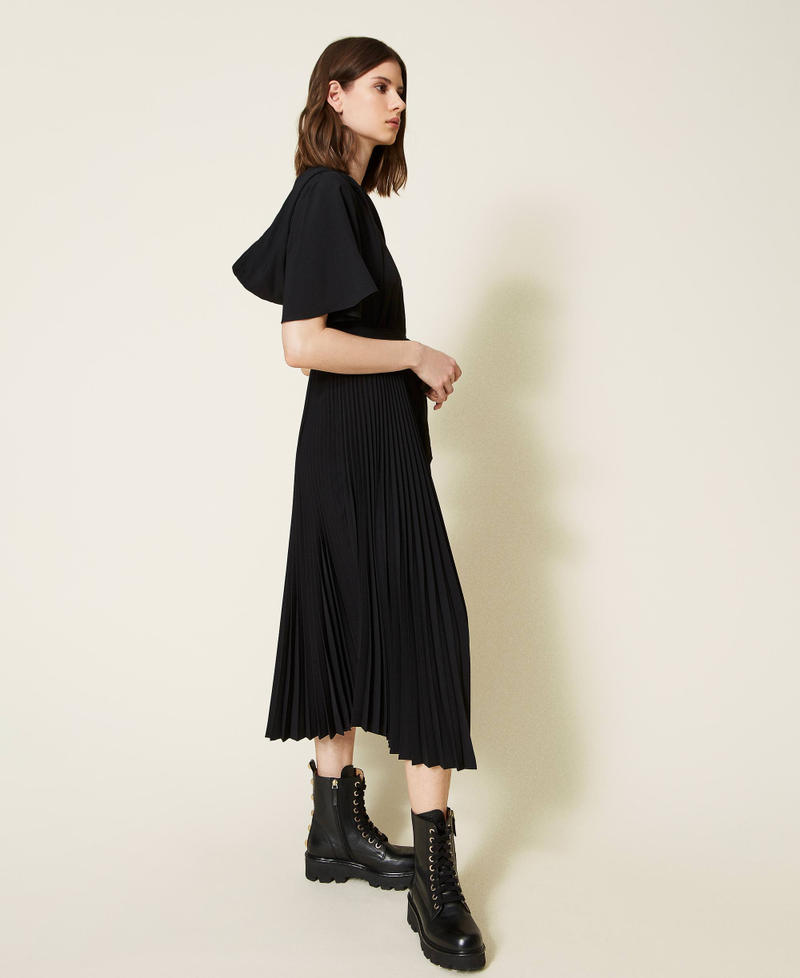 Kleid aus Cr&ecirc;pe de Chine mit Plissee