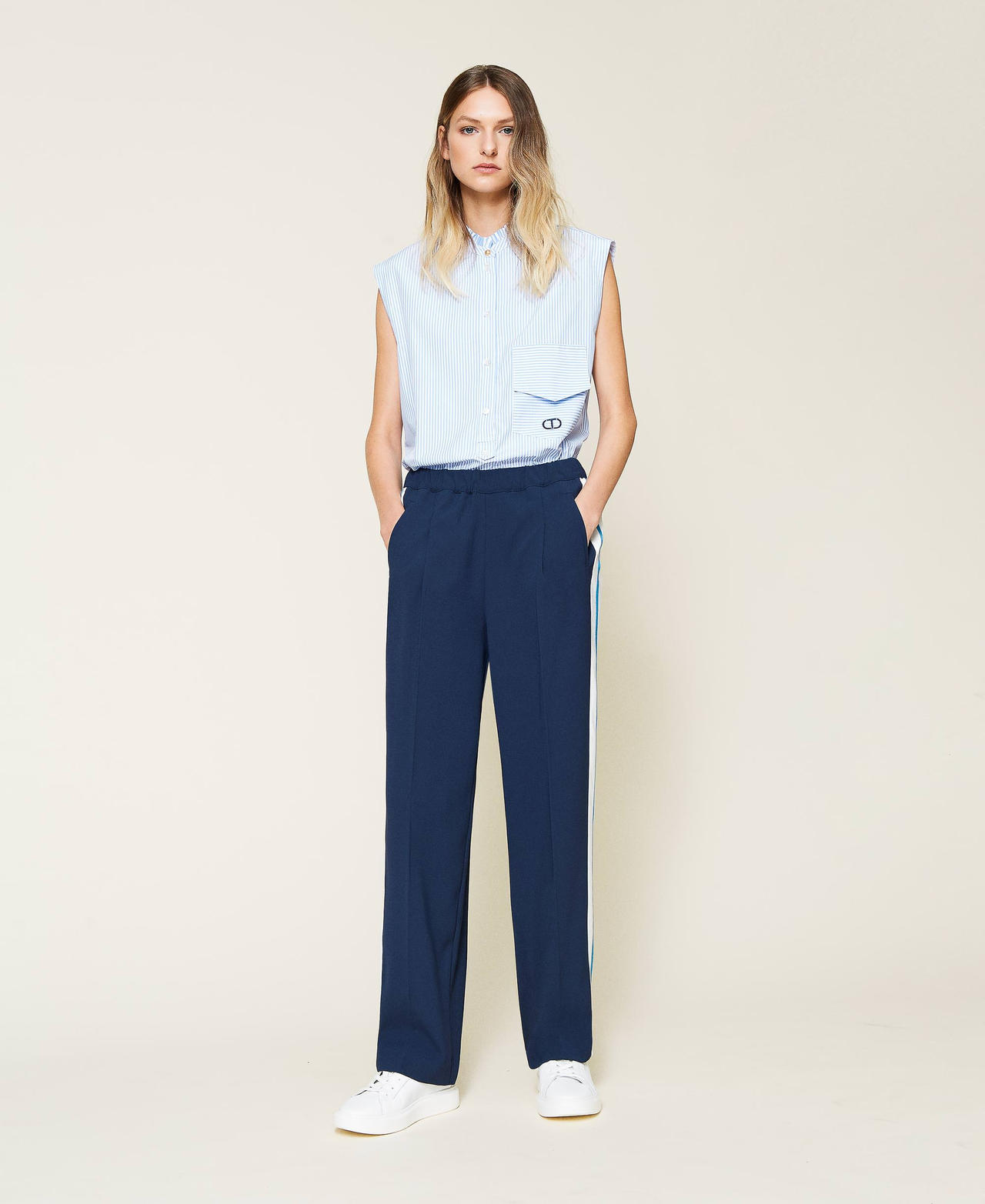 Trousers with side bands