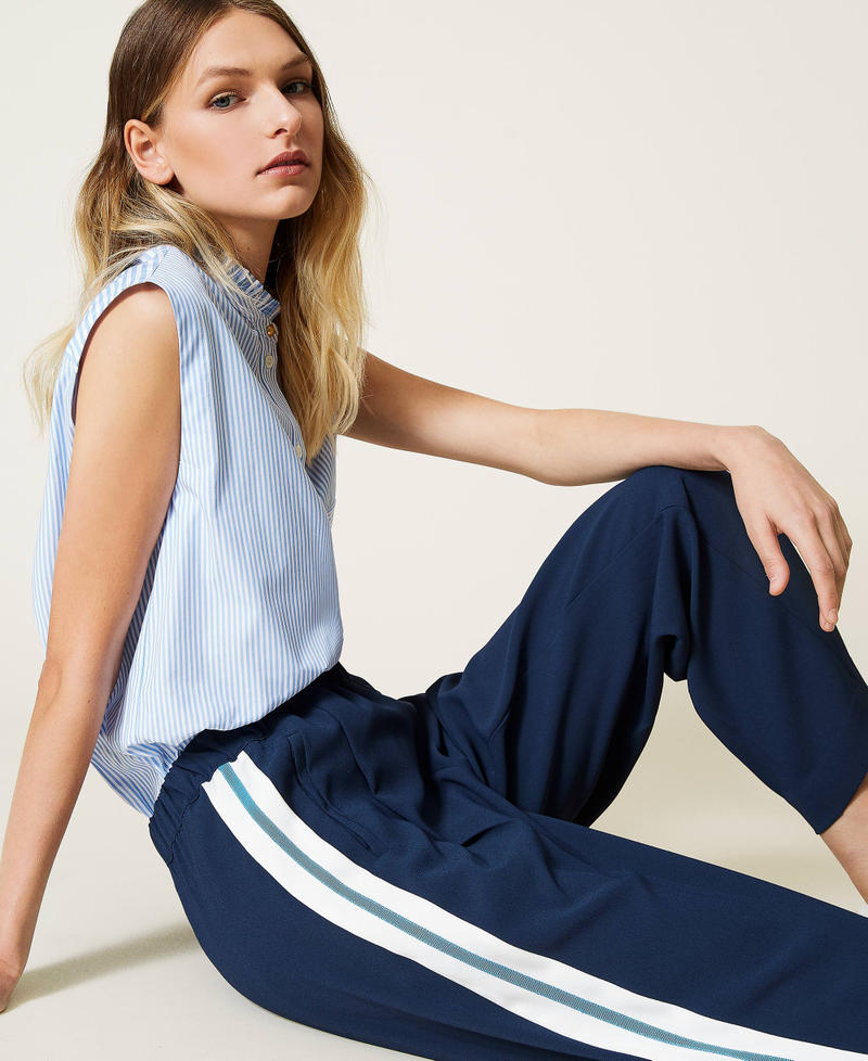 Trousers with side bands