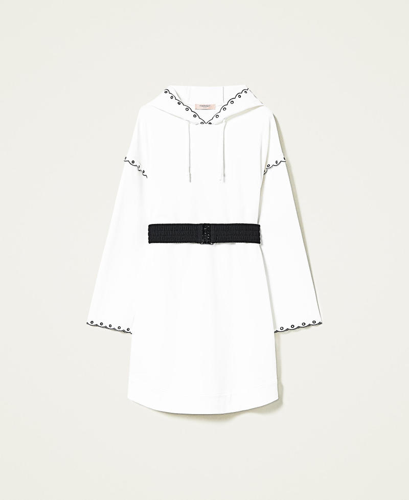 Vestido corto con bordados y festones