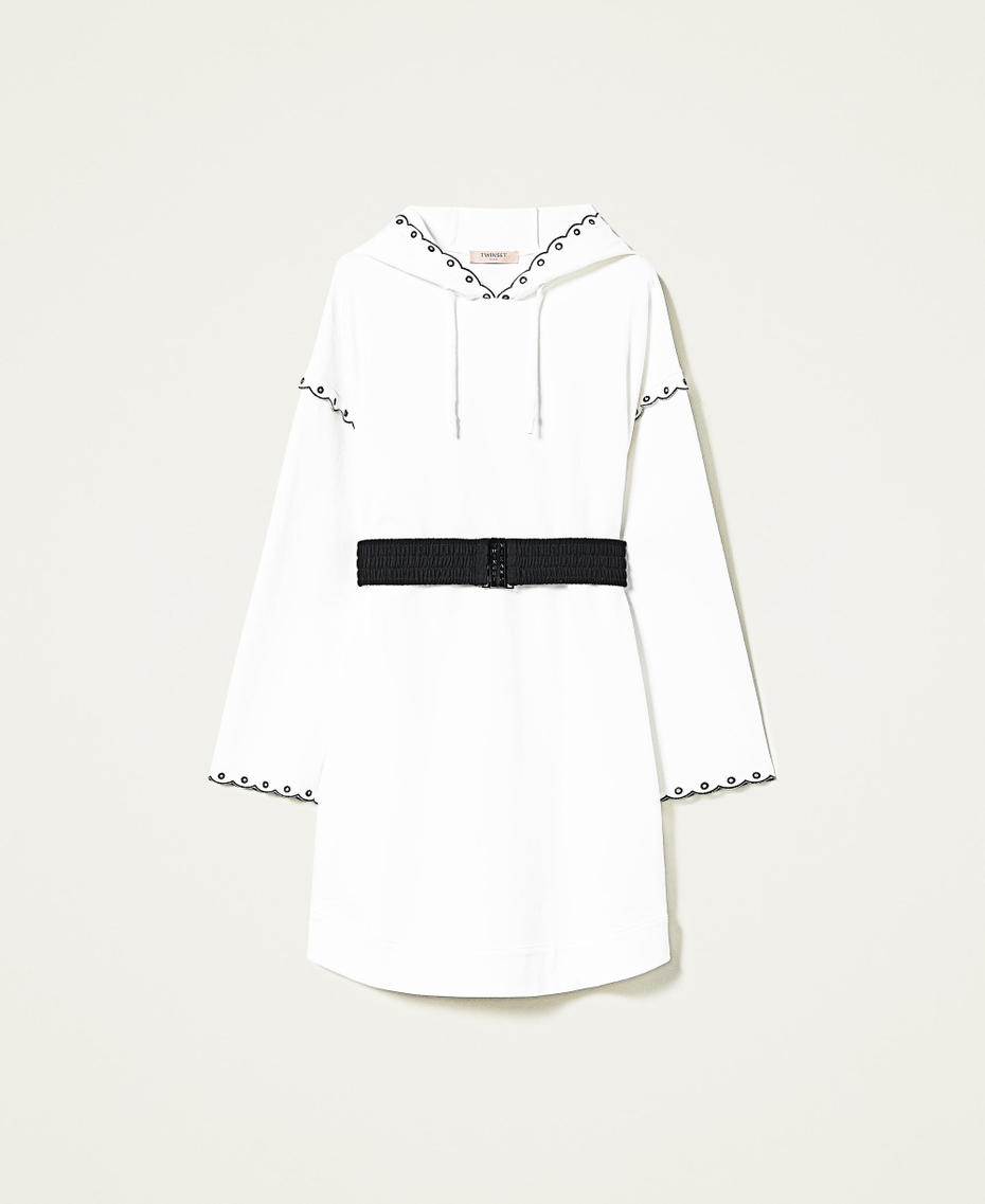 Vestido corto con bordados y festones