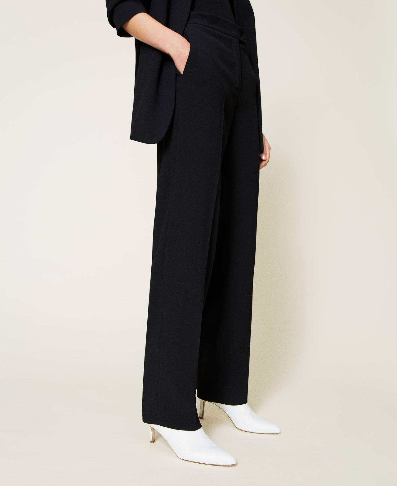 High waist trousers with pockets
