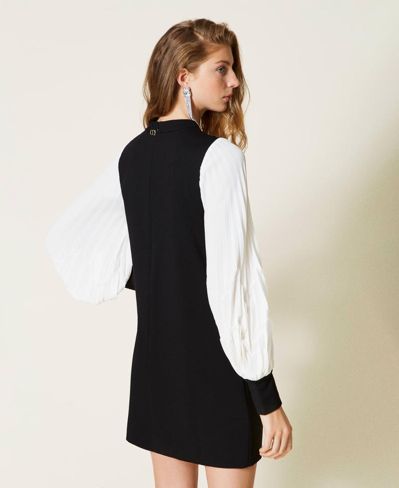 Платье с плиссированными рукавами Двухцветный Черный / Белый "Снег" женщина 221TP2510-04