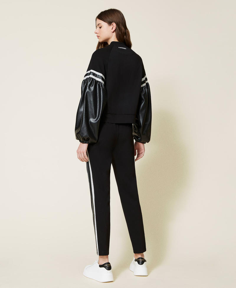 Trousers with side bands