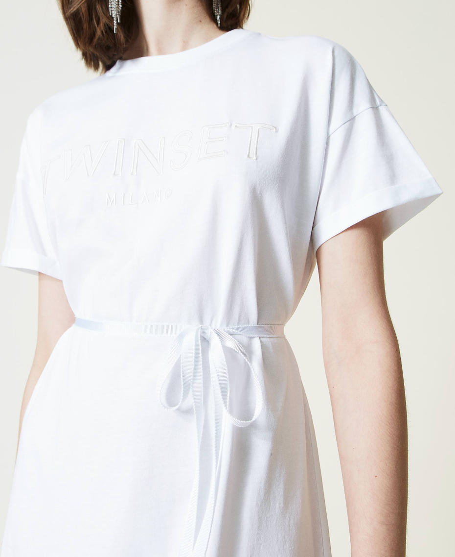 Maxikleid mit Logo und Plumetis-T&uuml;ll