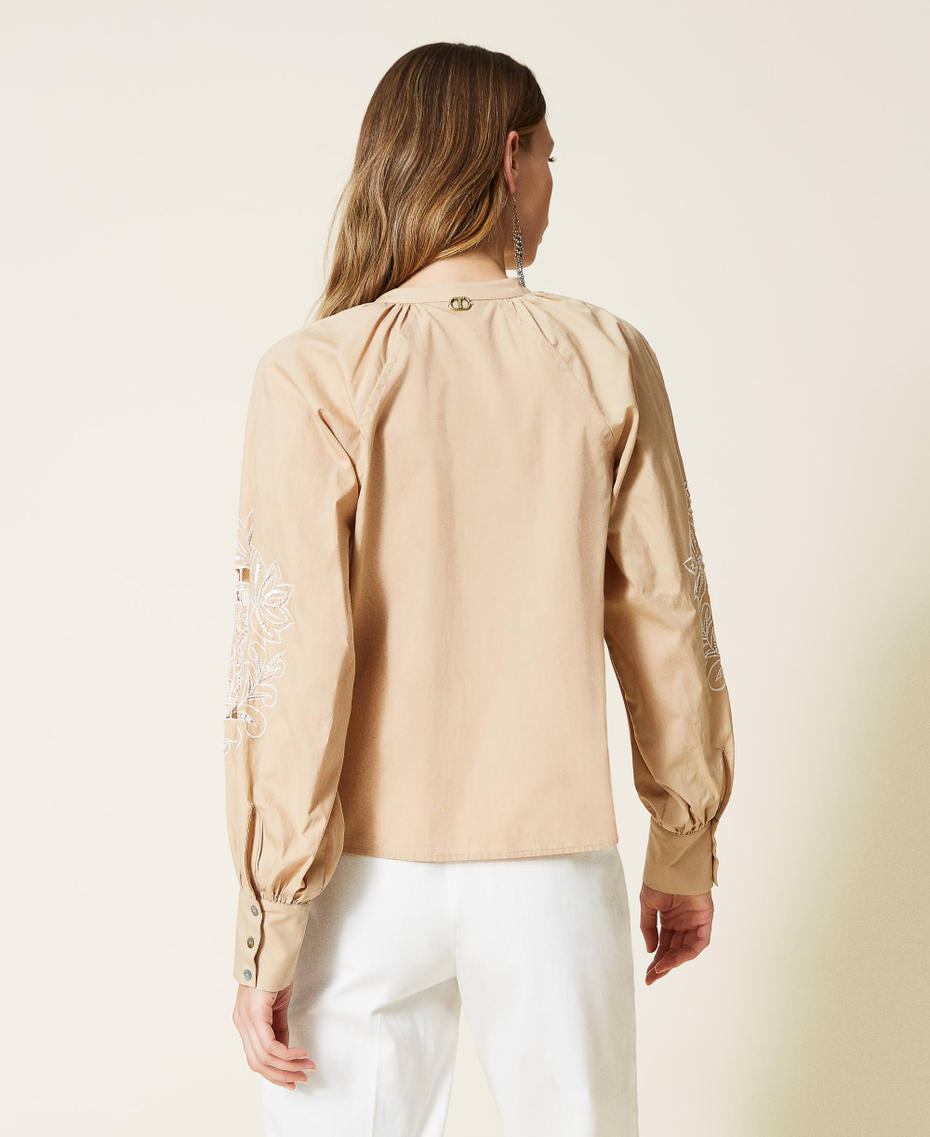 Muslin blouse with handmade embroidery