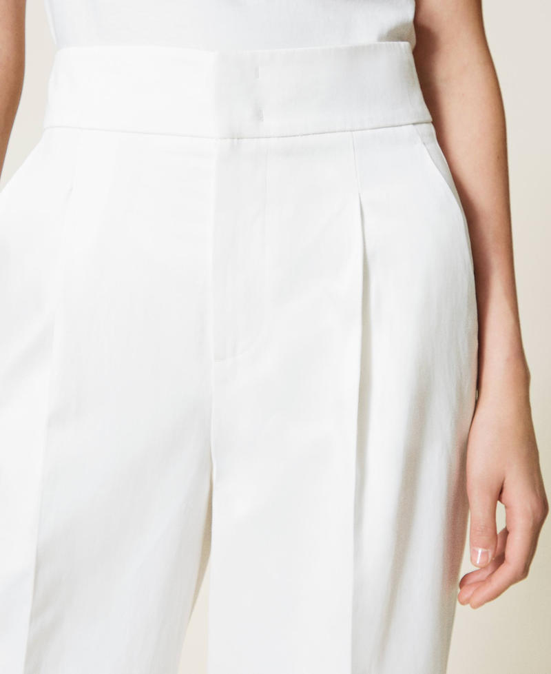 Pantaloni cropped in raso opaco