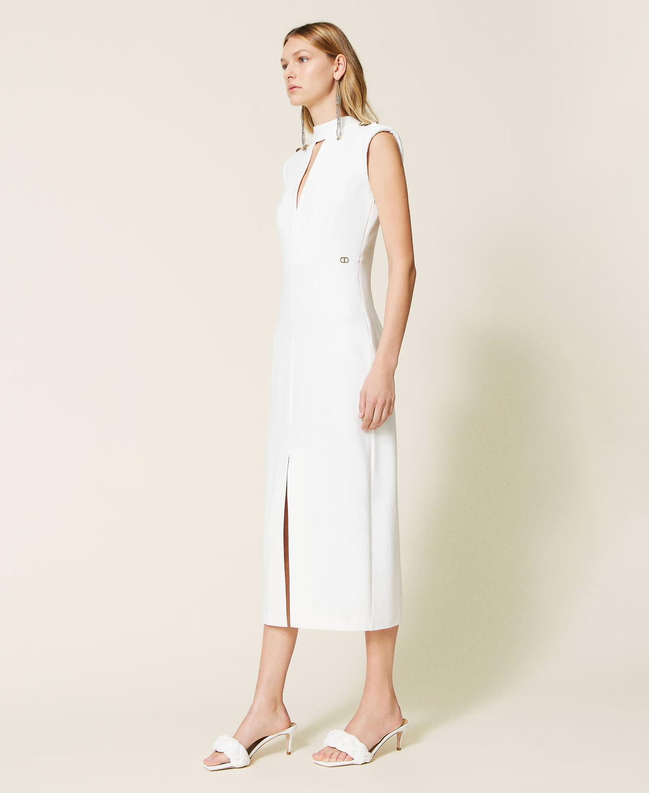 Figurbetontes Kleid mit Nieten