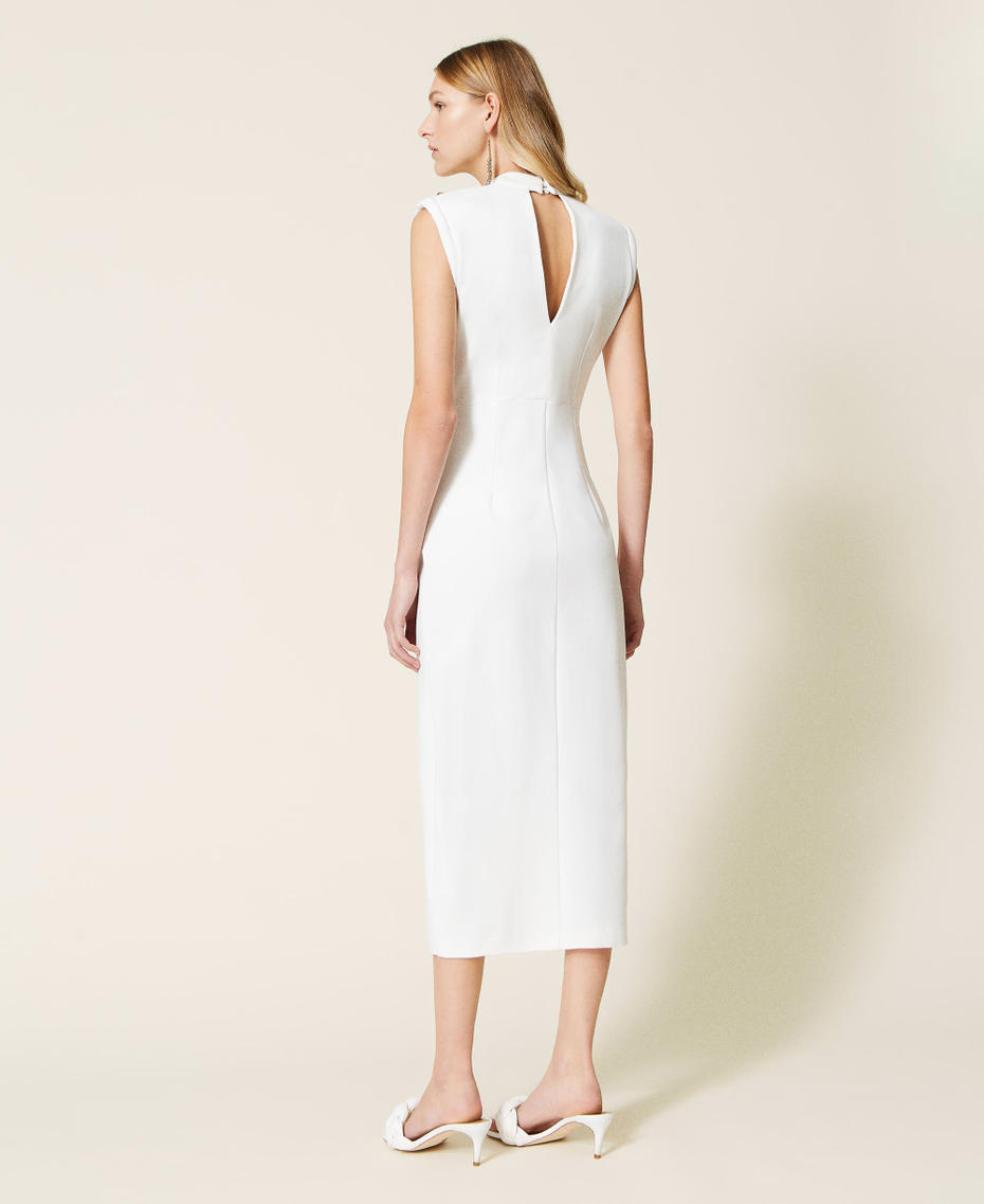 Приталенное платье с заклепками Белый Снег женщина 221TP2660-04