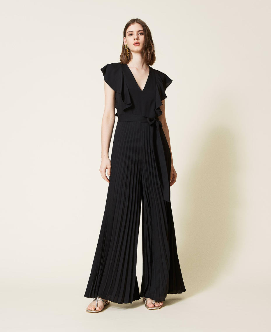 Long jumpsuit with pleats