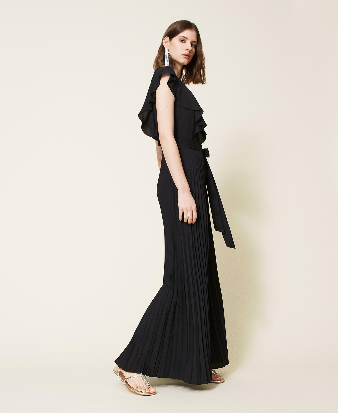 Long jumpsuit with pleats