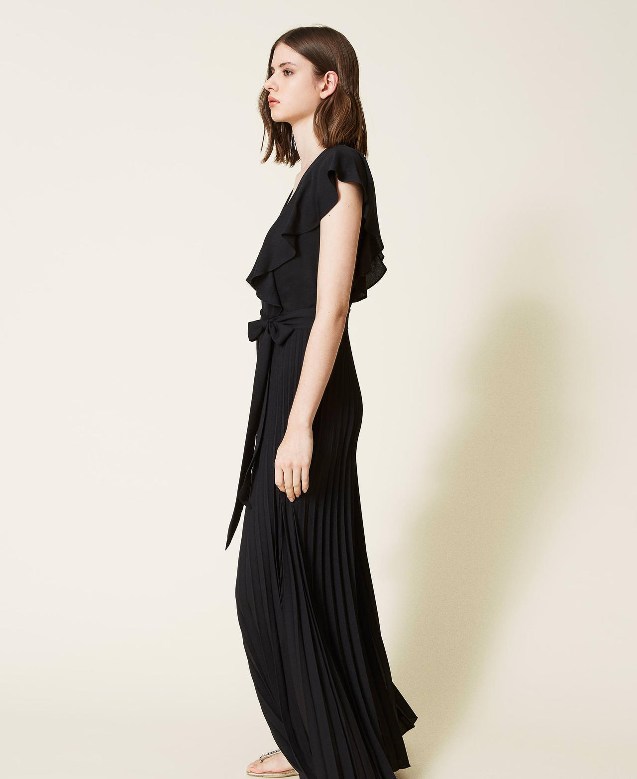 Long jumpsuit with pleats