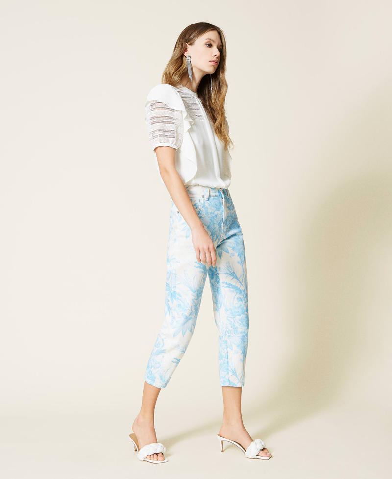 Blouse with lace and ruffles