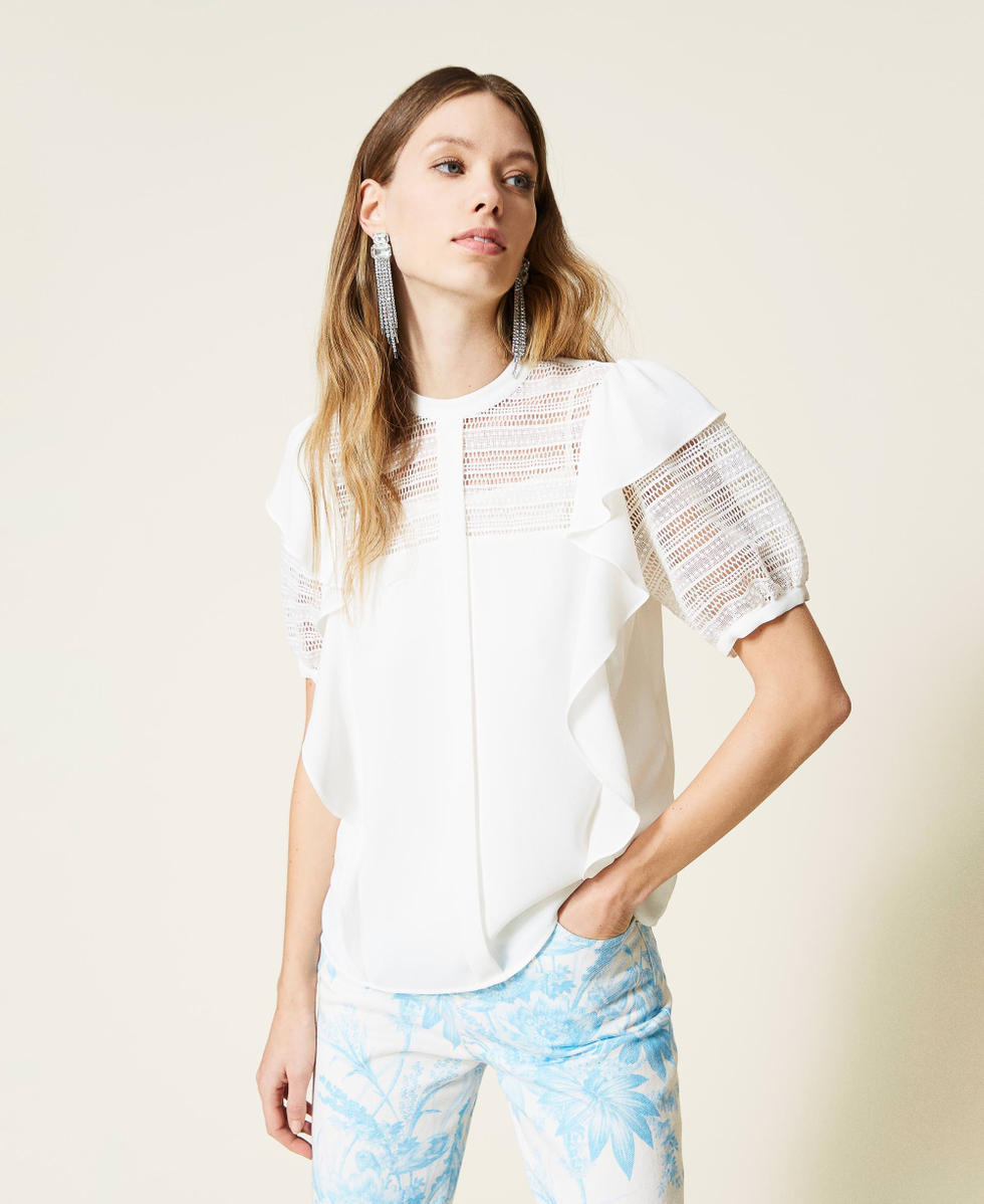 Blouse avec dentelle et volants