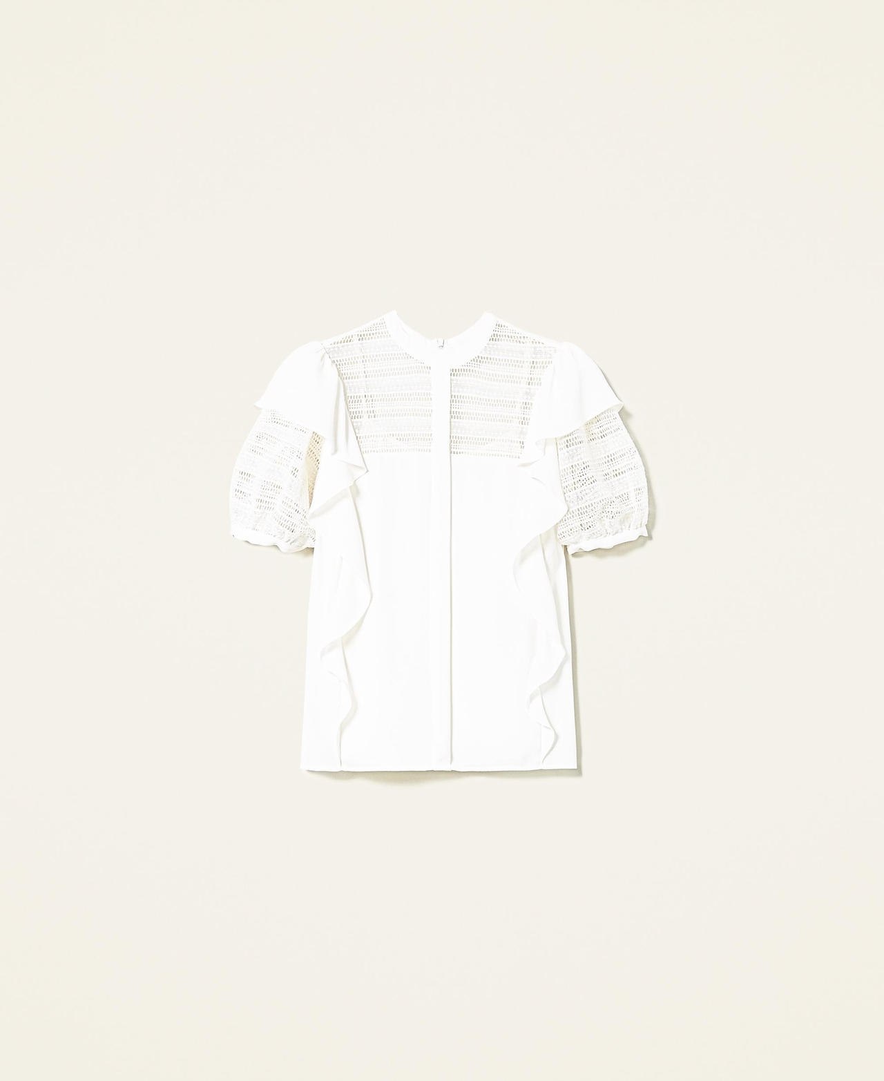 Blouse with lace and ruffles