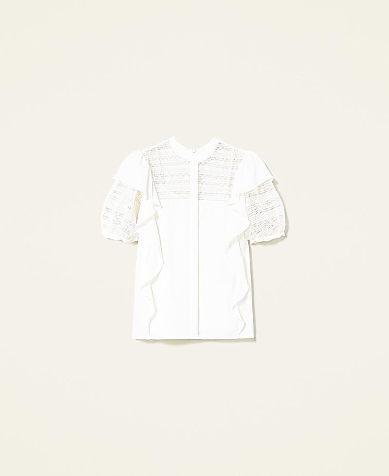 Blouse with lace and ruffles