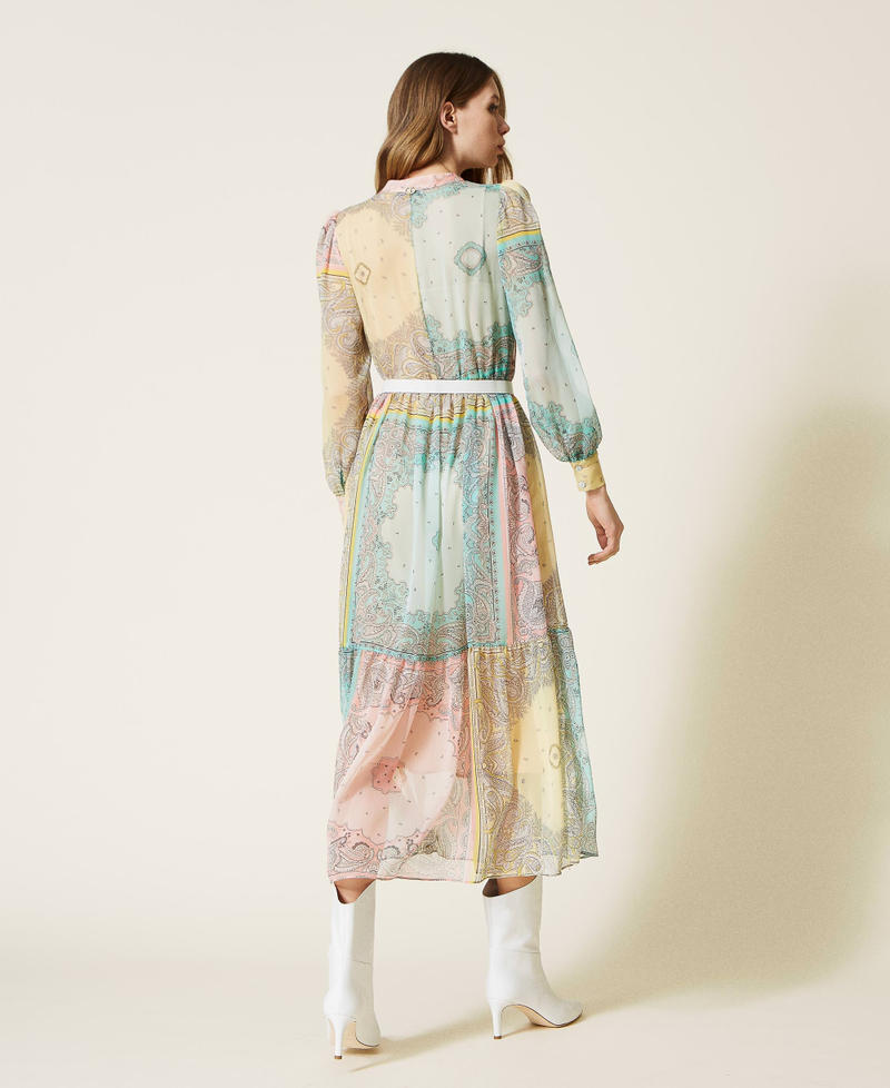 Vestido largo con estampado de patchwork bandana