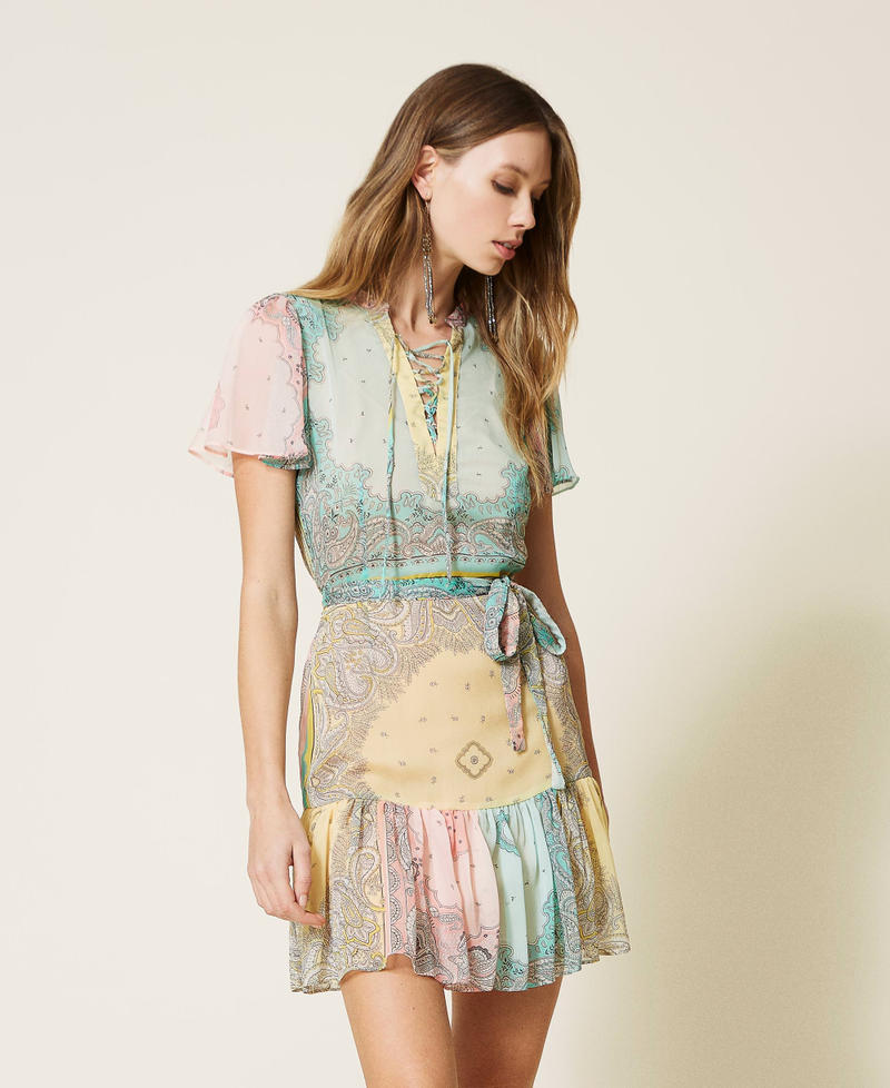 Vestido con estampado de patchwork bandana