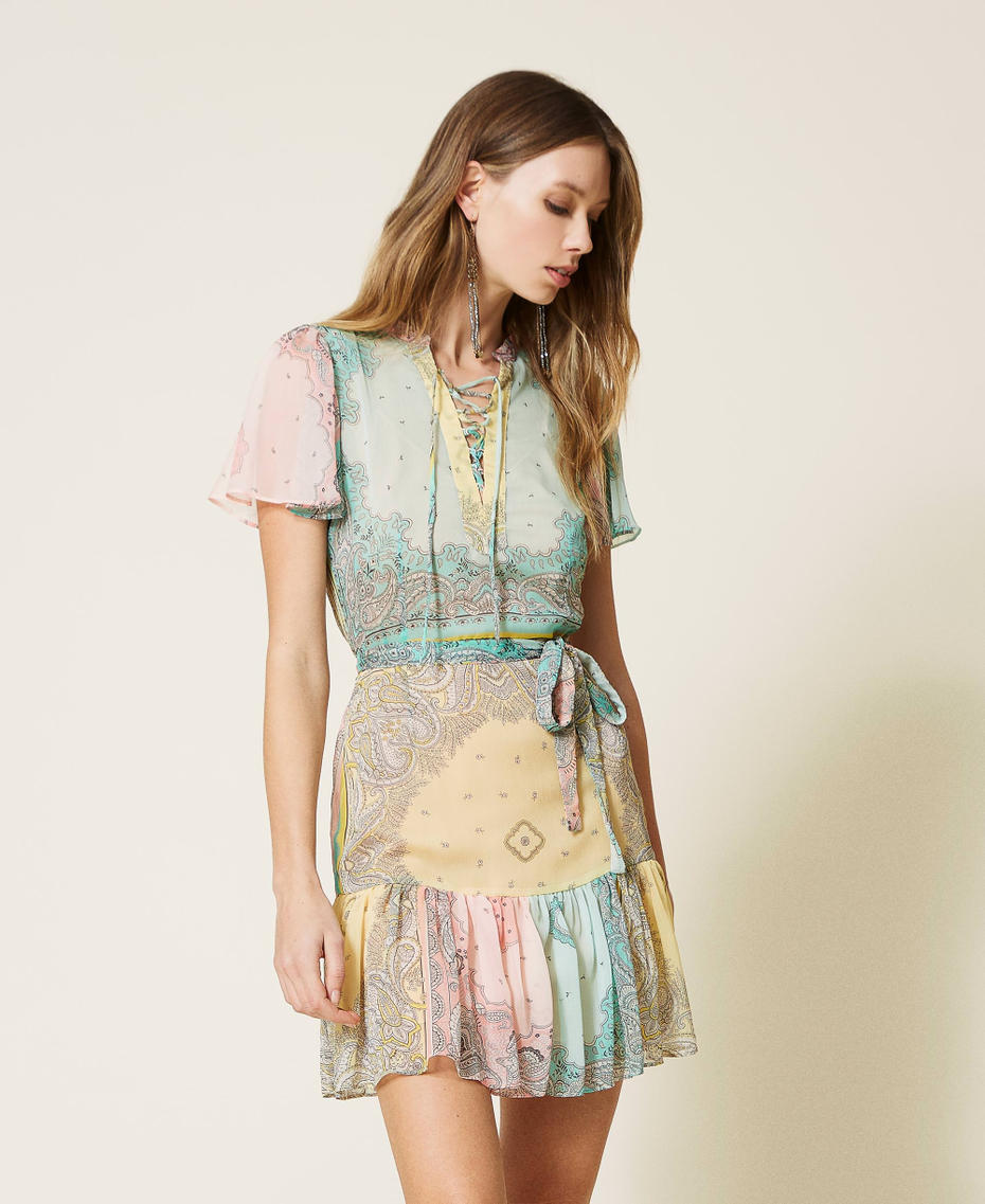 Vestido con estampado de patchwork bandana