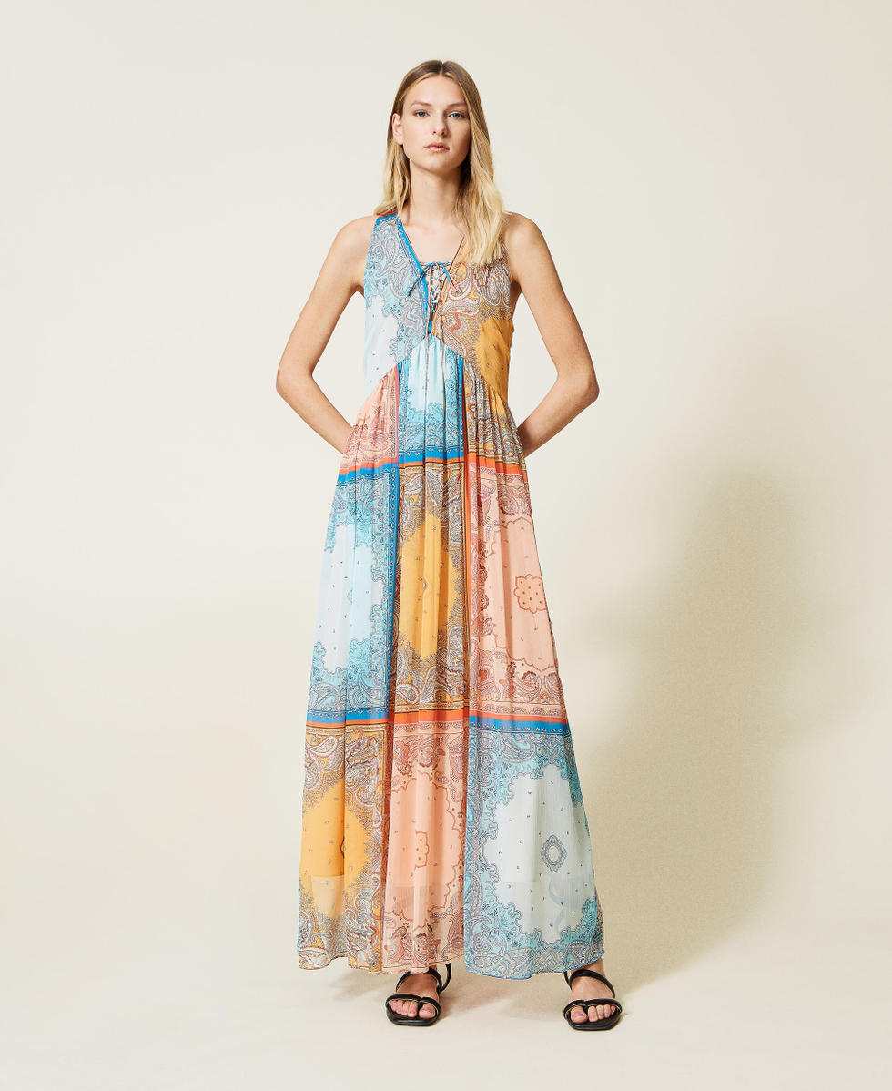 Vestido largo con estampado de patchwork bandana