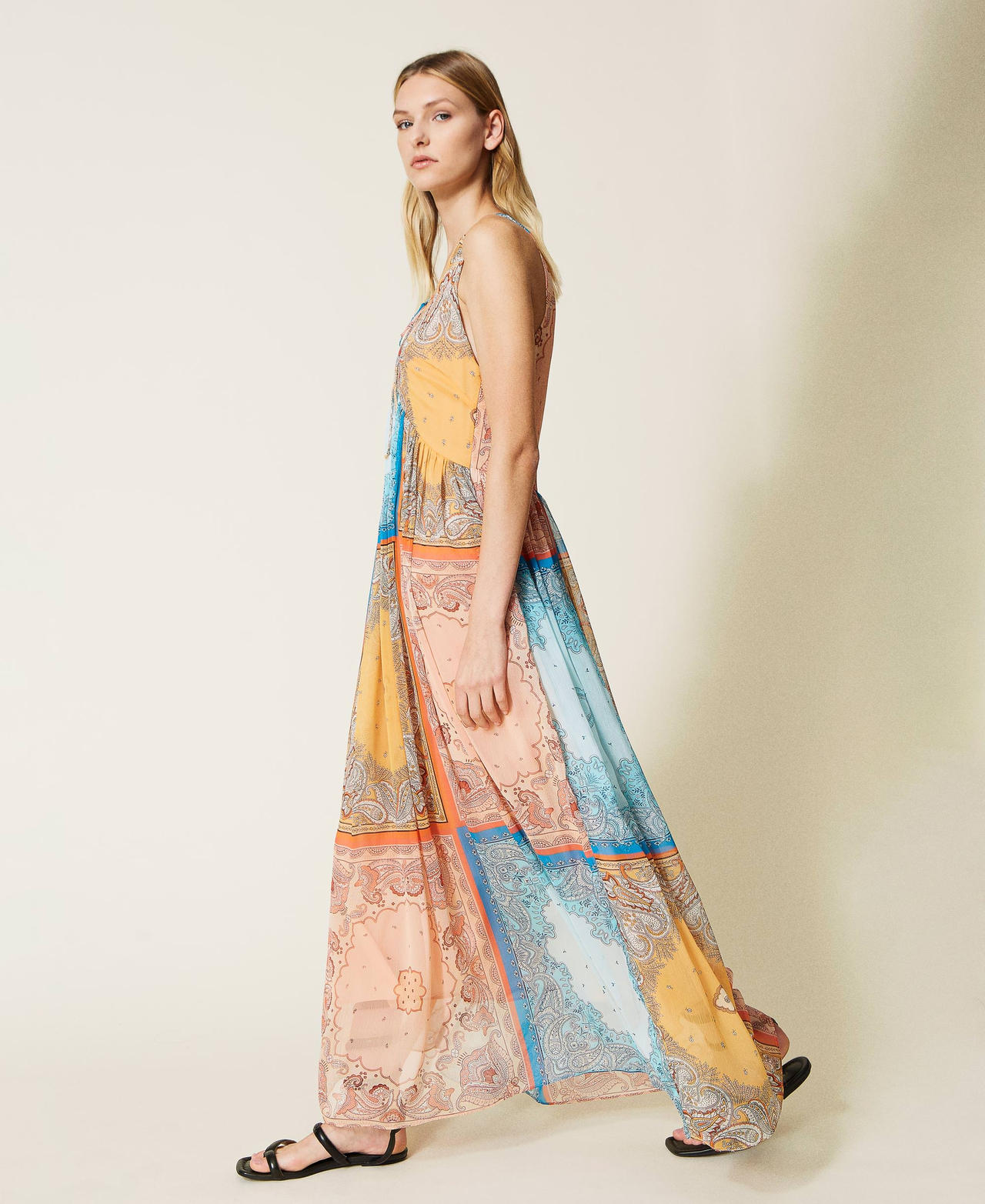 Robe longue avec imprim&eacute; patchwork bandana