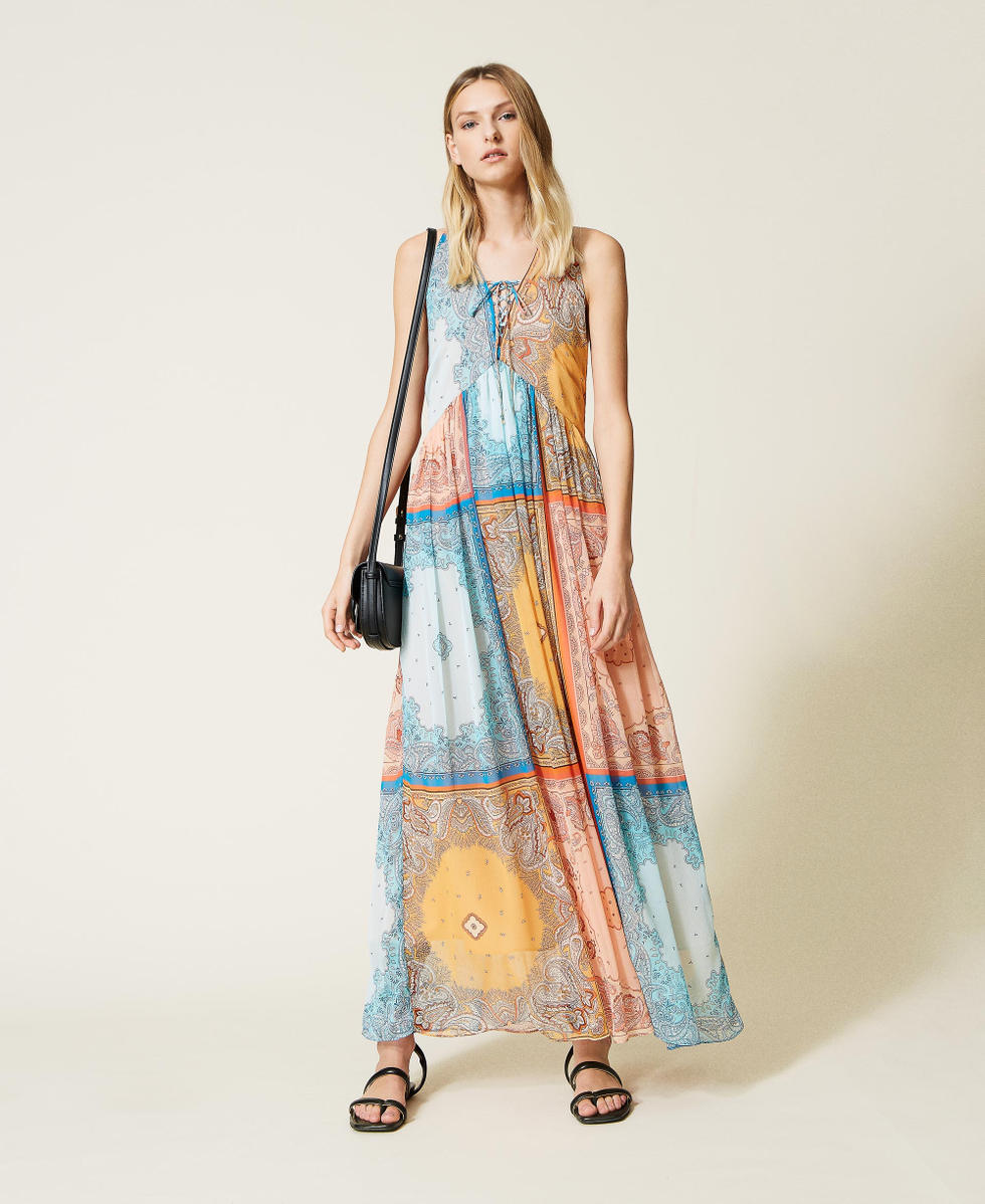 Vestido largo con estampado de patchwork bandana