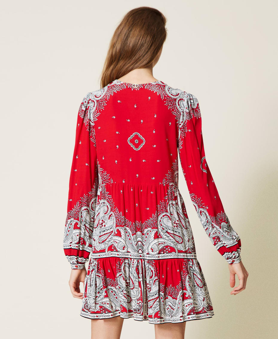 Kurzes Kleid mit Bandanaprint Bandanaprint groß „Fire Red“-Rot / Schnee Frau 221TP270A-04