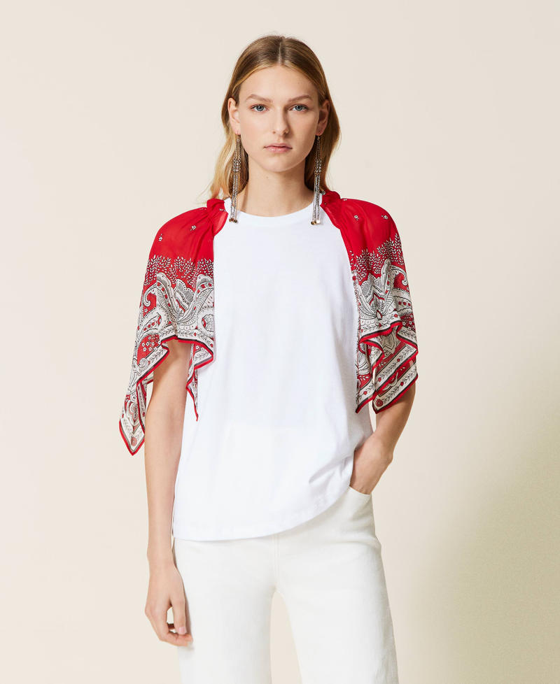 T-shirt with bandanna print on the sleeves Optical White / "Fire Red" Large Bandanna Print Woman 221TP270B-05