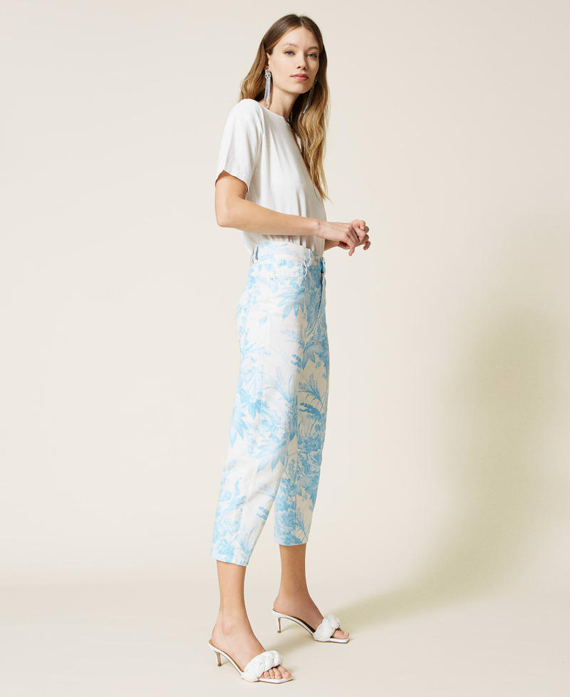 Trousers with floral toile de Jouy print “Snow” White Sanderson Flower Print / Light Blue Woman 221TP275A-02