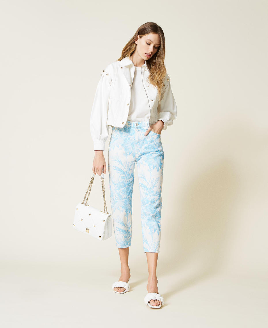Trousers with floral toile de Jouy print “Snow” White Sanderson Flower Print / Light Blue Woman 221TP275A-0T
