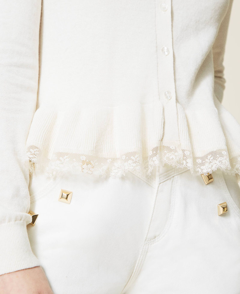 Cardigan with flounce and lace