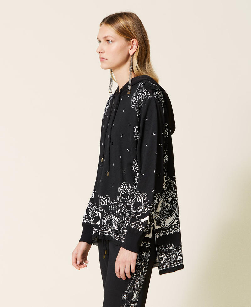 Pull asym&eacute;trique avec imprim&eacute; bandana