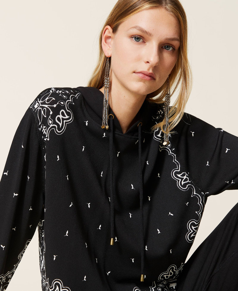 Pull asym&eacute;trique avec imprim&eacute; bandana