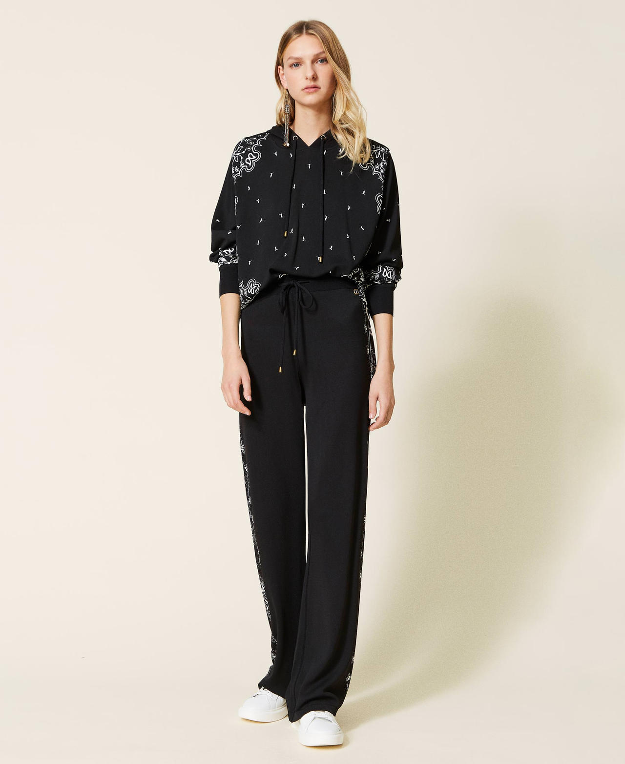 Trousers with bandanna print