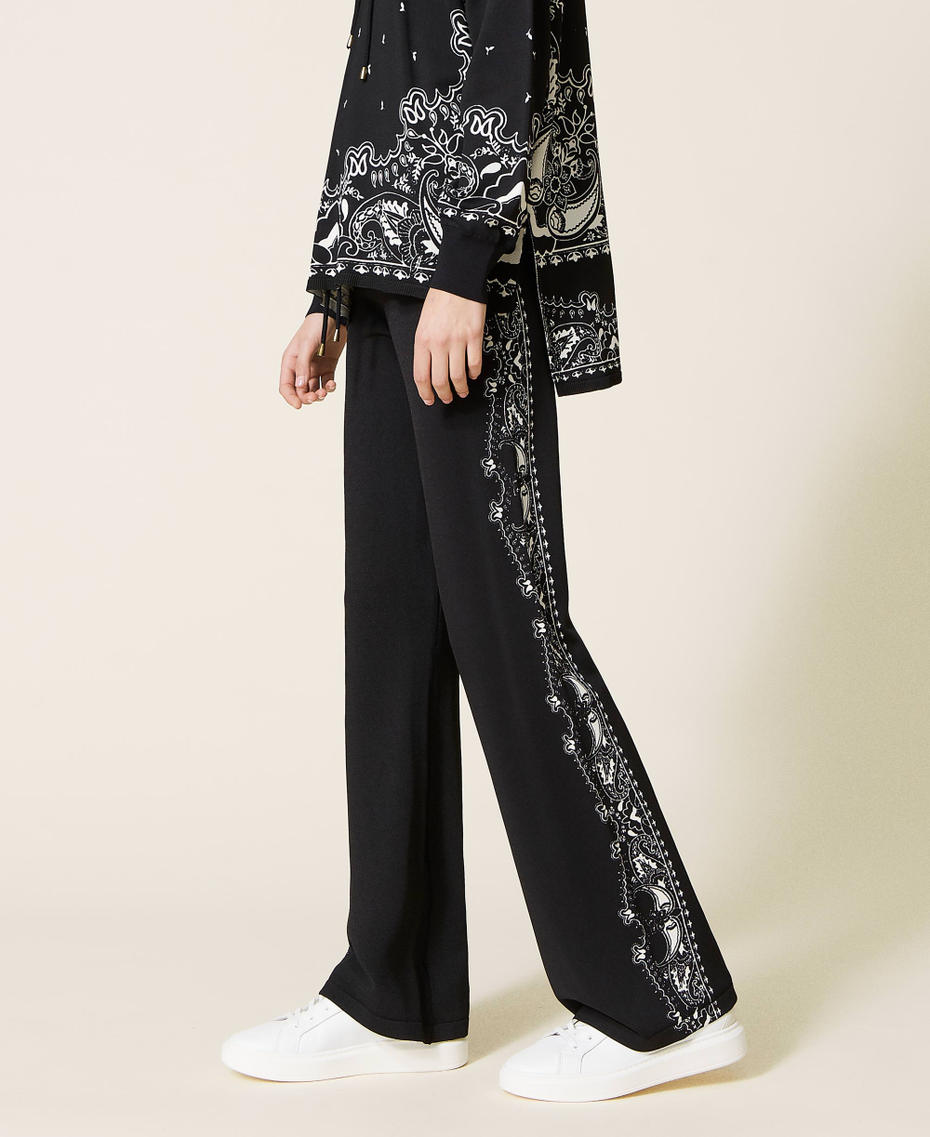 Trousers with bandanna print Black Placed Bandanna Print / Lily Woman 221TP3351-03