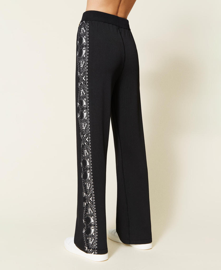 Trousers with bandanna print Black Placed Bandanna Print / Lily Woman 221TP3351-05