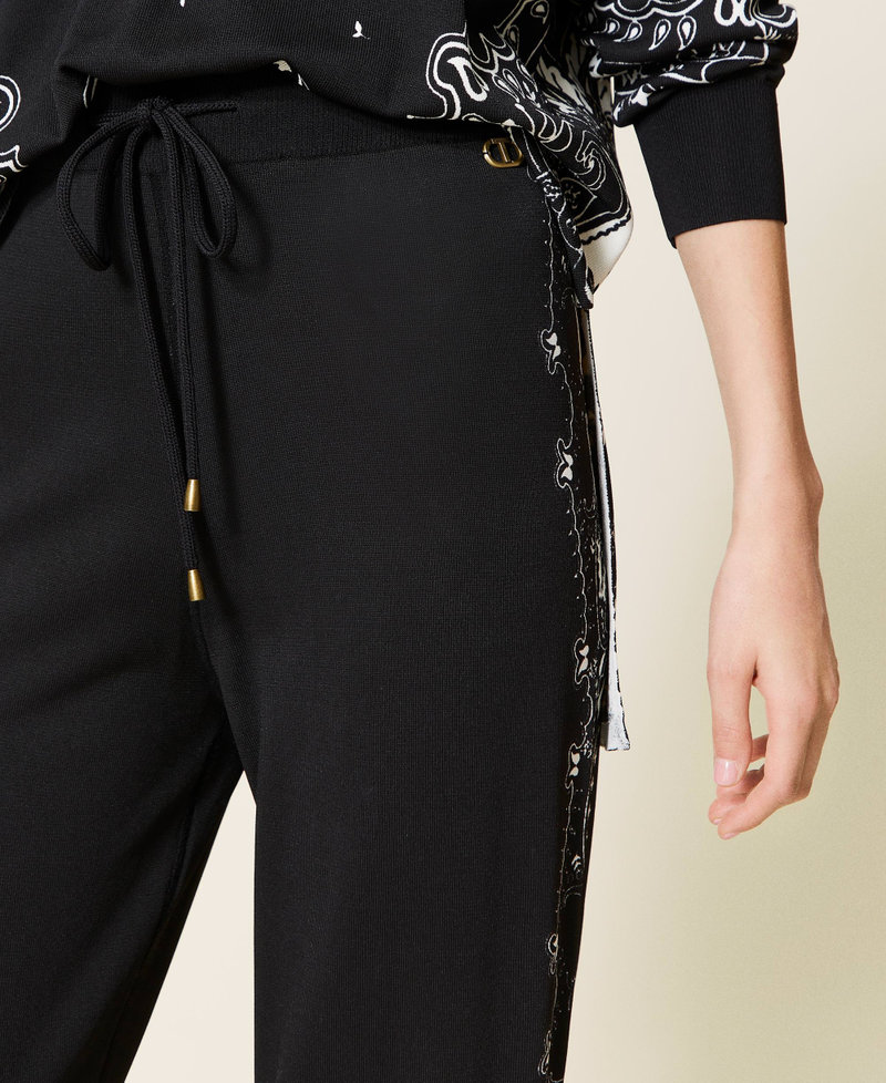 Trousers with bandanna print