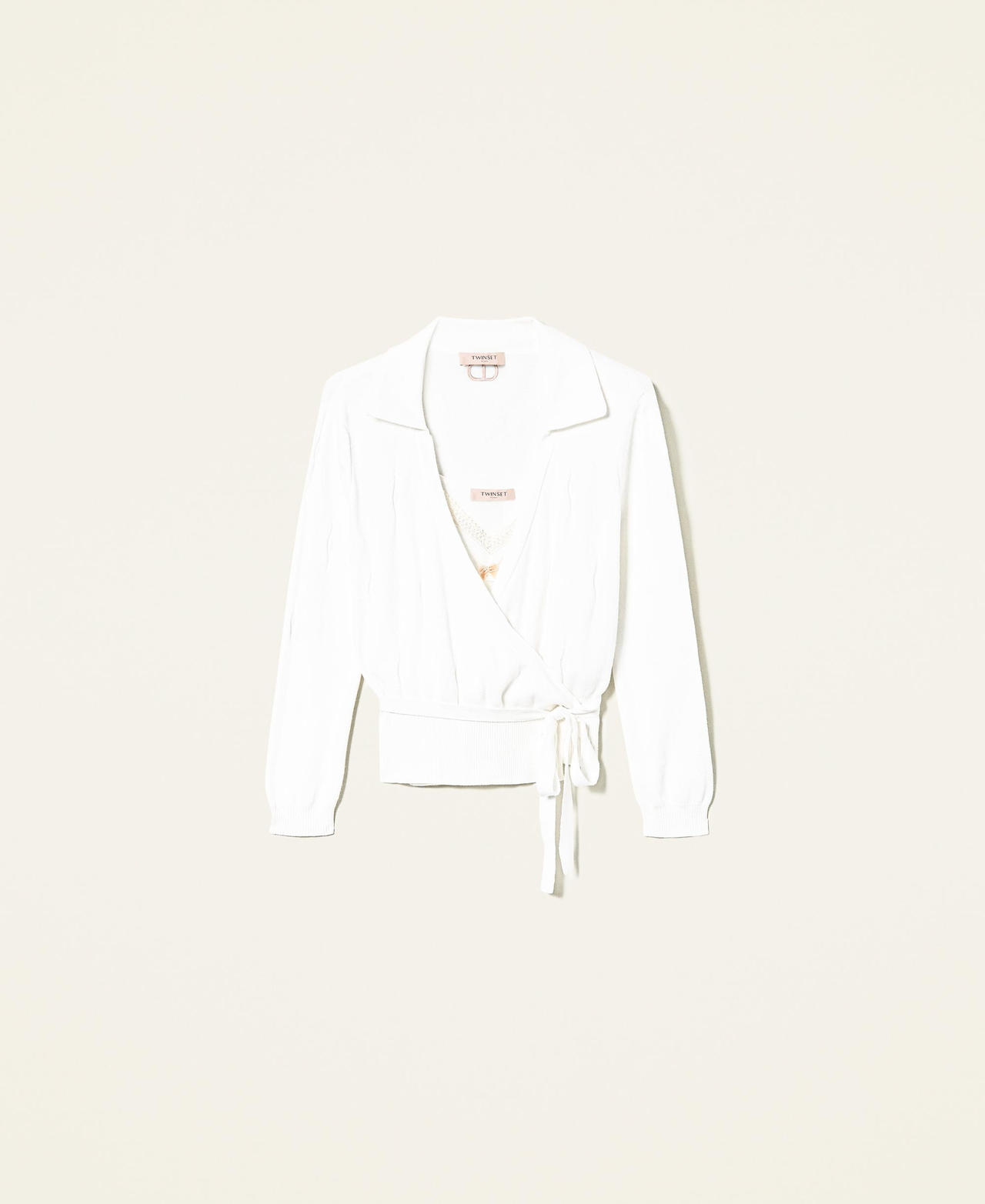 Cardigan et top avec d&eacute;tails ajour&eacute;s