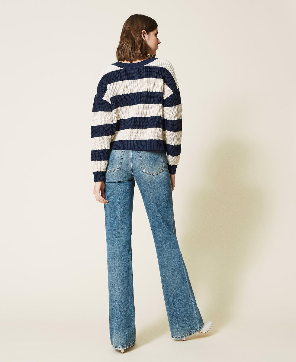 Cardigan-pull ray&eacute;