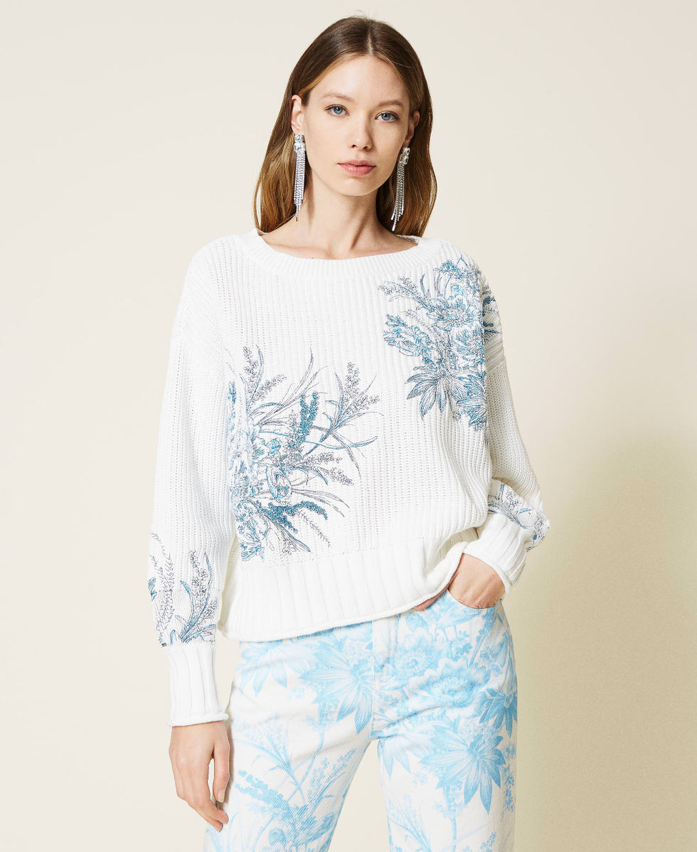 Pullover mit floraler Stickerei