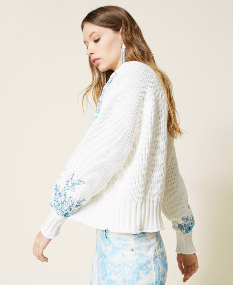 Pullover mit floraler Stickerei