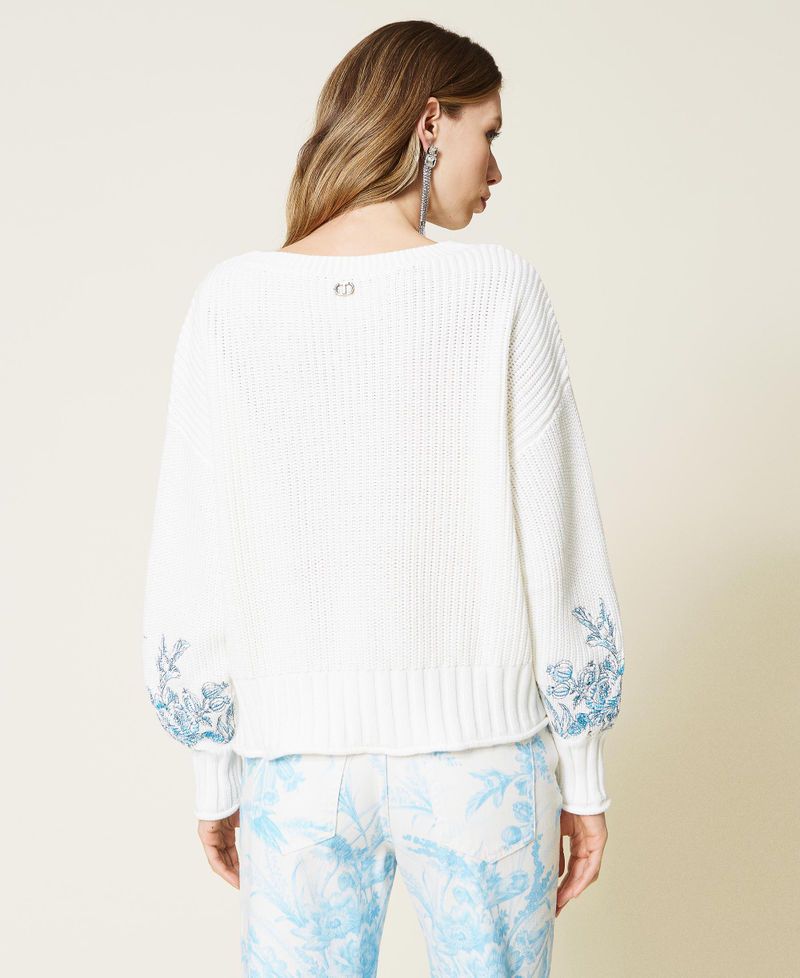 Pullover mit floraler Stickerei