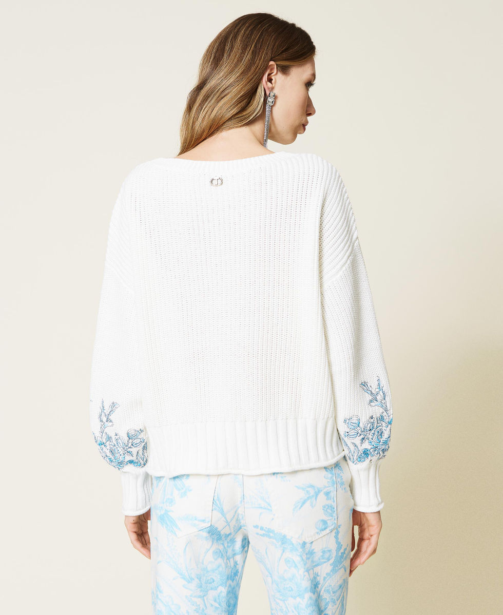 Pullover mit floraler Stickerei