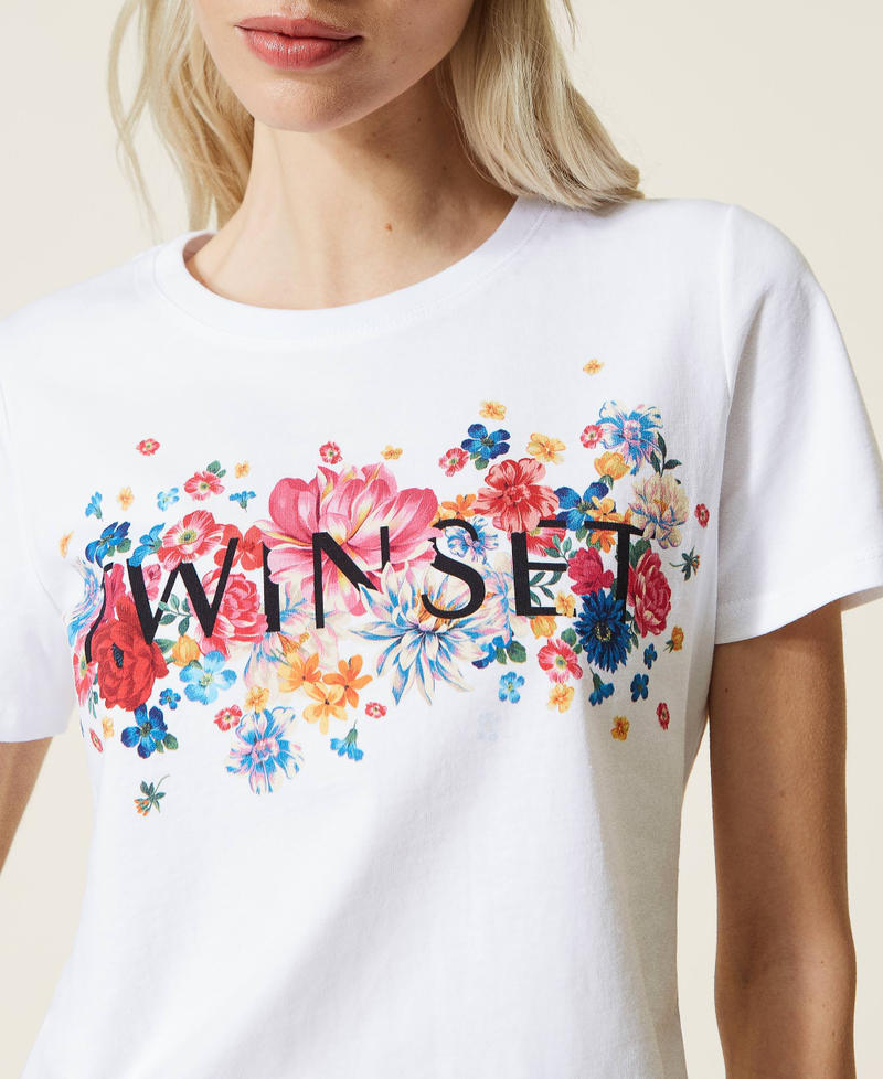 T-shirt con stampa fiori e logo