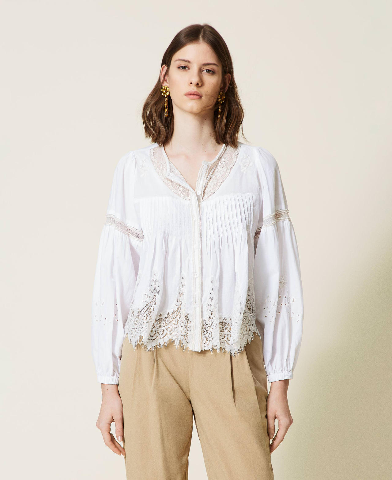 Hand-embroidered shirt with inlaid lace White Woman 221TT2023-02
